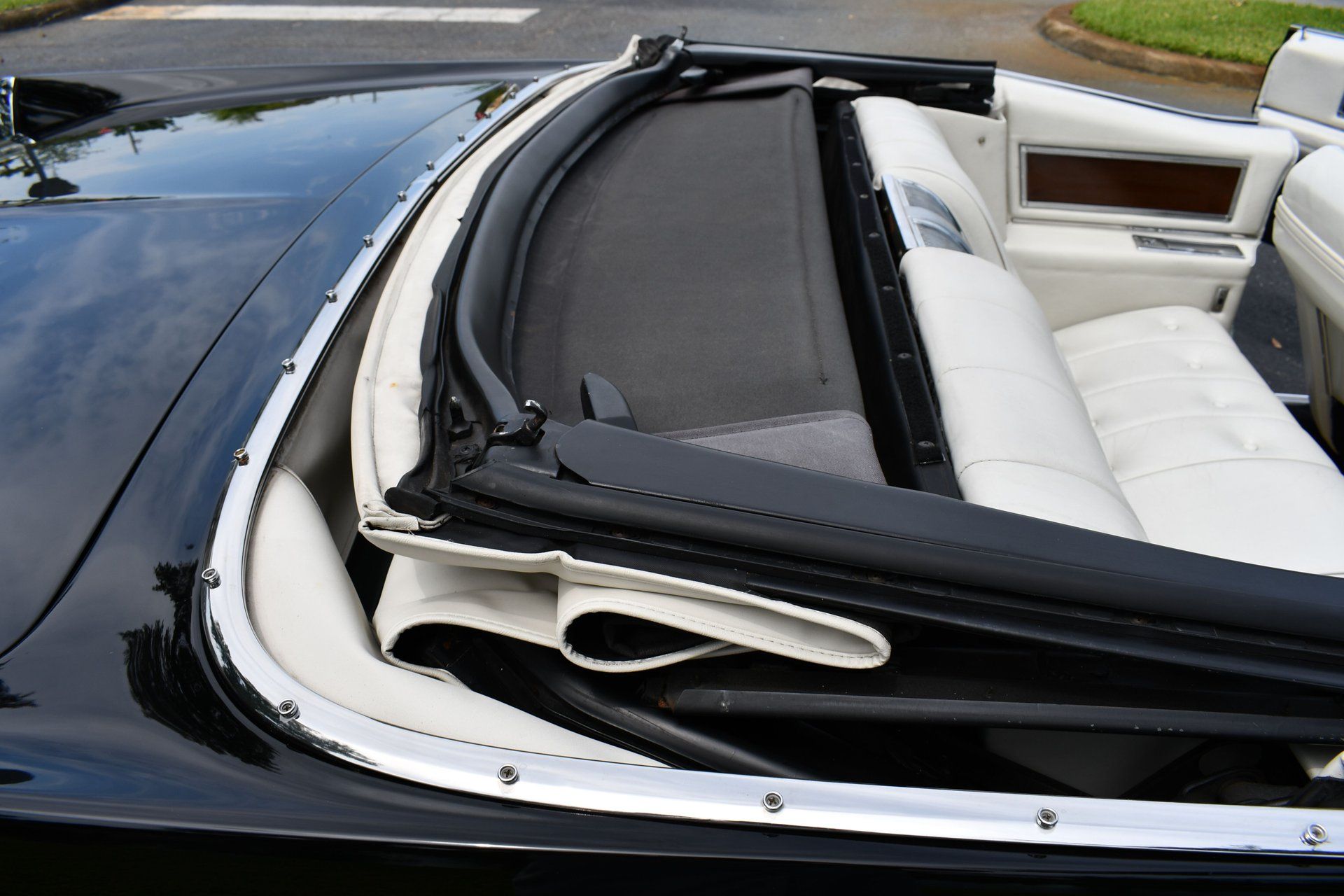 1968 CADILLAC DEVILLE - Image 16