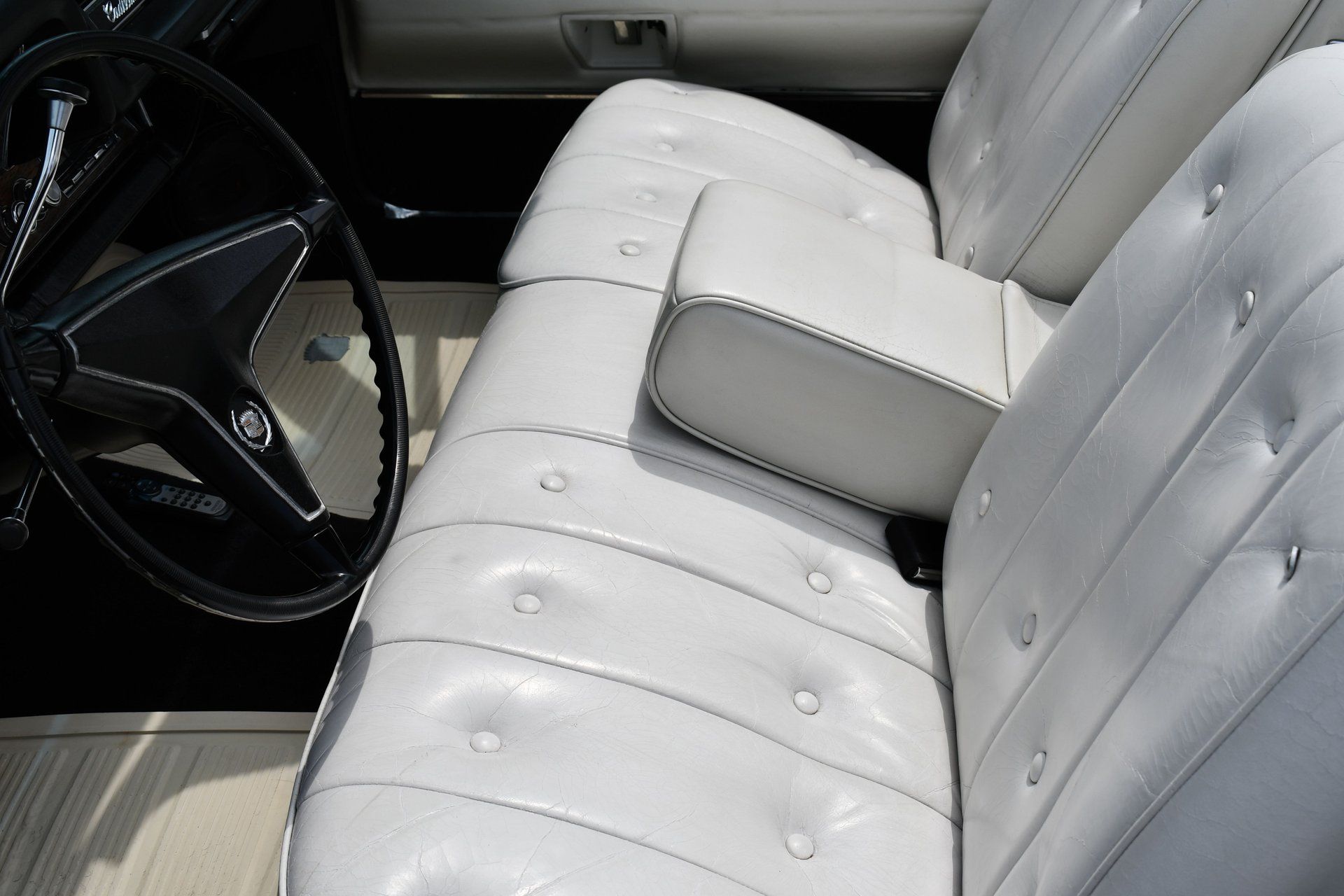 1968 CADILLAC DEVILLE - Image 2